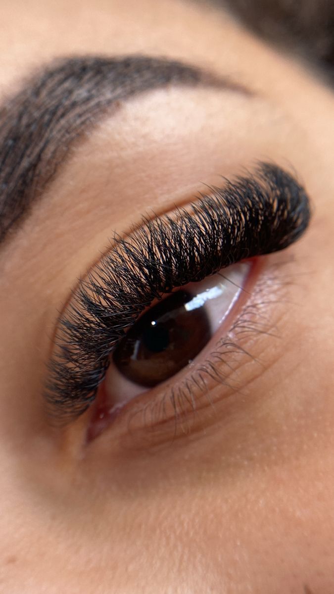 Cils réalisés avec précision
